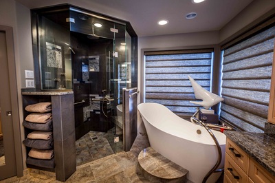 Transitional Baths Gallery project photo 28