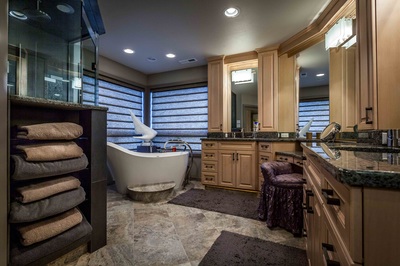 Transitional Baths Gallery project photo 25
