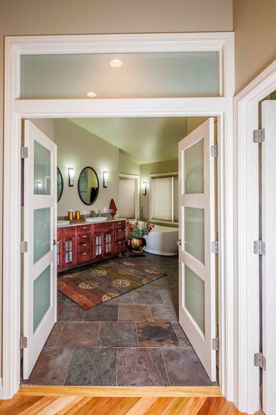 Transitional Baths Gallery project photo 41