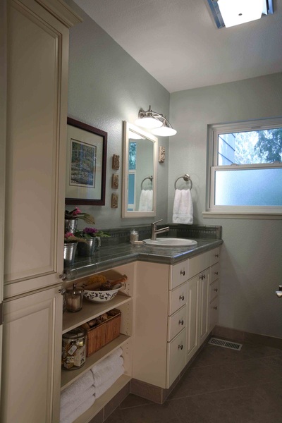 Transitional Baths Gallery project photo 47