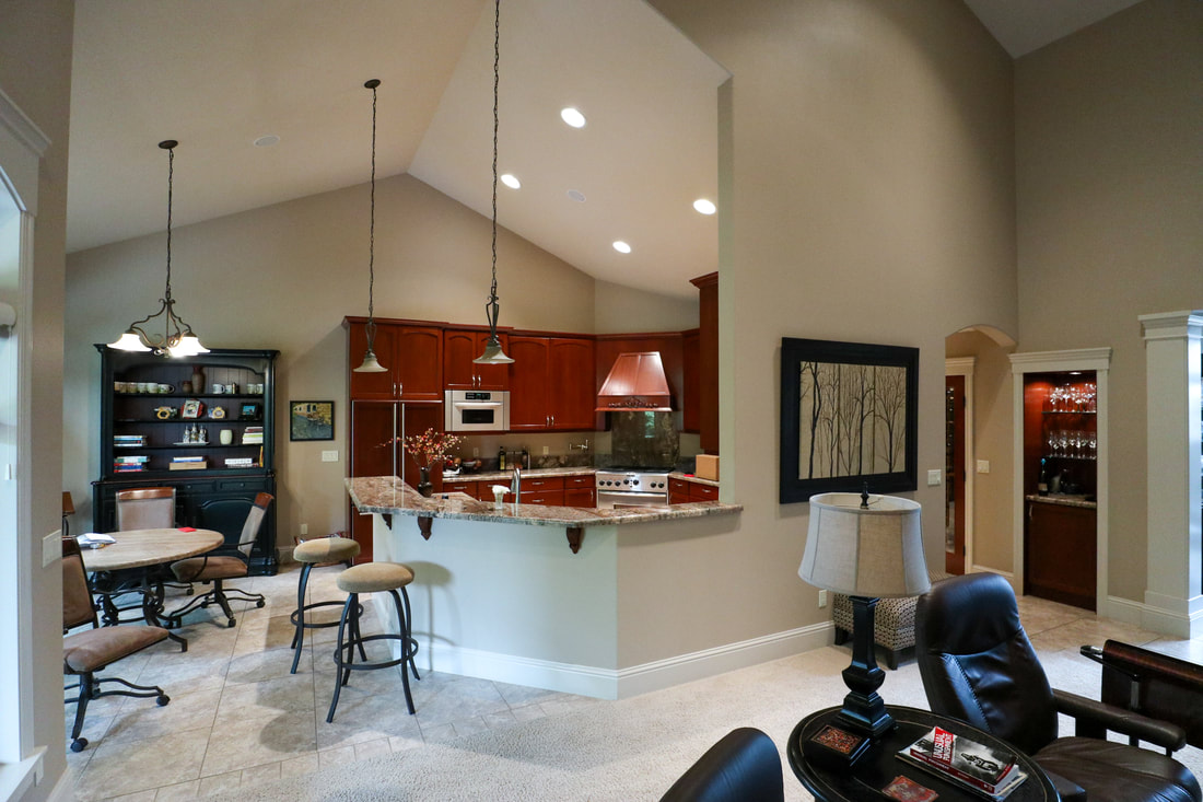 The Entertainer Kitchen before photo 1