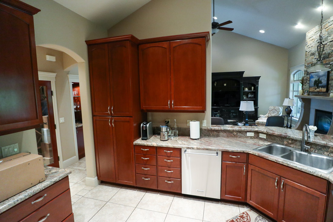 The Entertainer Kitchen before photo 2