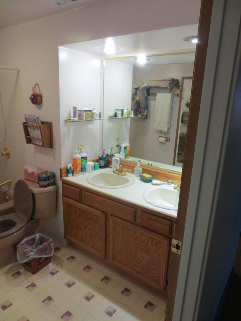 Richland Ranch House Bath before photo 2