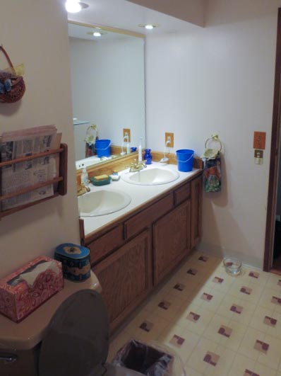 Richland Ranch House Bath before photo 3