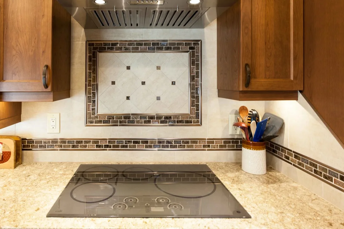 Small Kitchen Goes Big kitchen detail photo 3